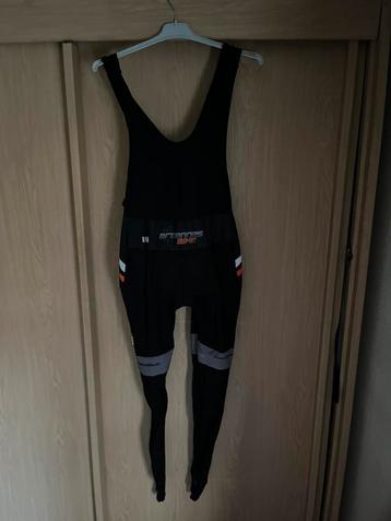 Tenue vtt beschikbaar voor biedingen