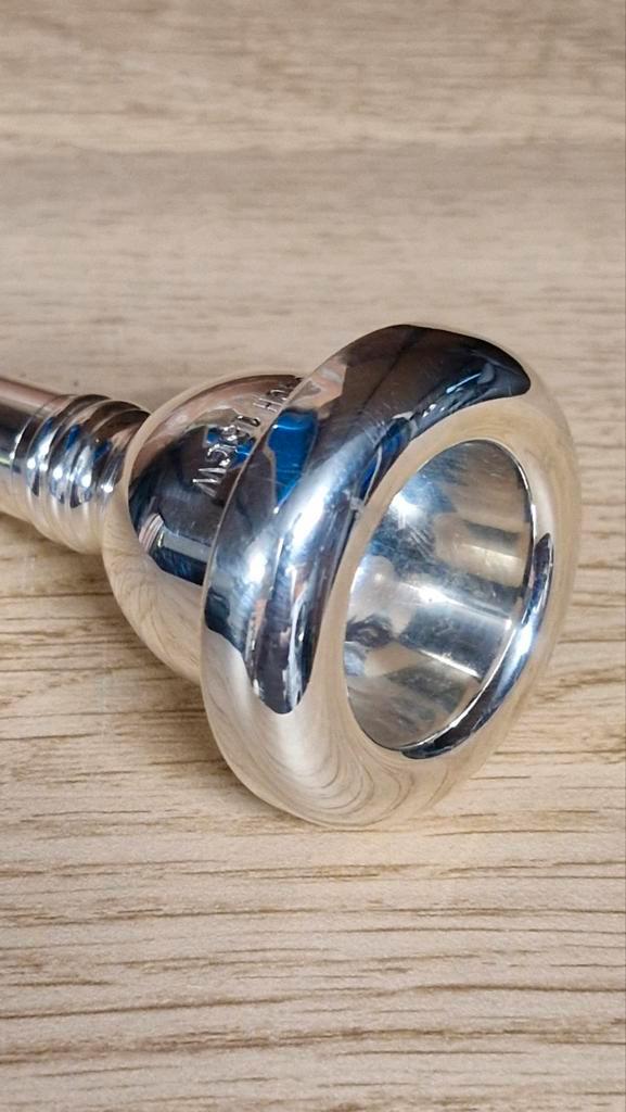 Vincent Bach 15CW trombone mondstuk smalle boring nieuw, Muziek en Instrumenten, Blaasinstrumenten | Trombones, Zo goed als nieuw
