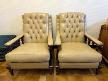 2 lederen zetels – Chesterfield look beschikbaar voor biedingen