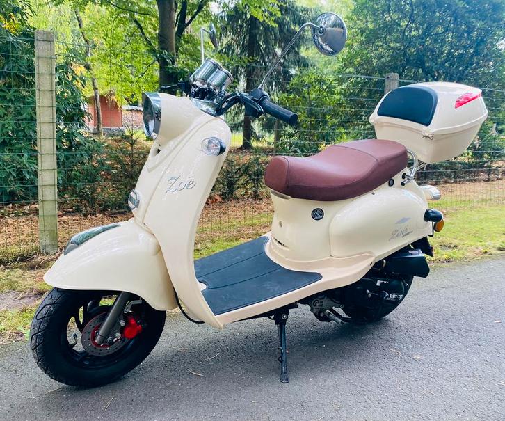 Scooter Venesi Zoë 50cc B-klasse, Fietsen en Brommers, Brommers | Overige merken, Zo goed als nieuw, Klasse B (45 km/u), Ophalen