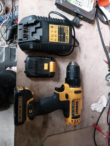 Dewalt schroefmachine, met lader, accu's versleten, Enlèvement ou Envoi, Comme neuf