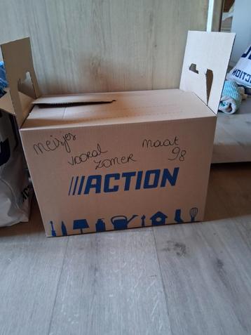 Kleding meisjes maat 98 beschikbaar voor biedingen