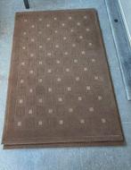 2 grands tapis, Enlèvement