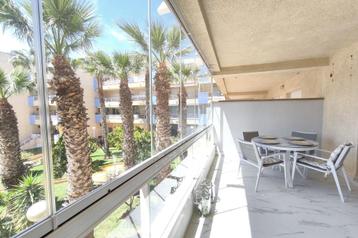 Gerenoveerd appartement aan het strand van Aguamarina