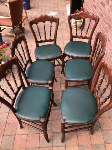 6 mooie oude degelijke stoelen beschikbaar voor biedingen
