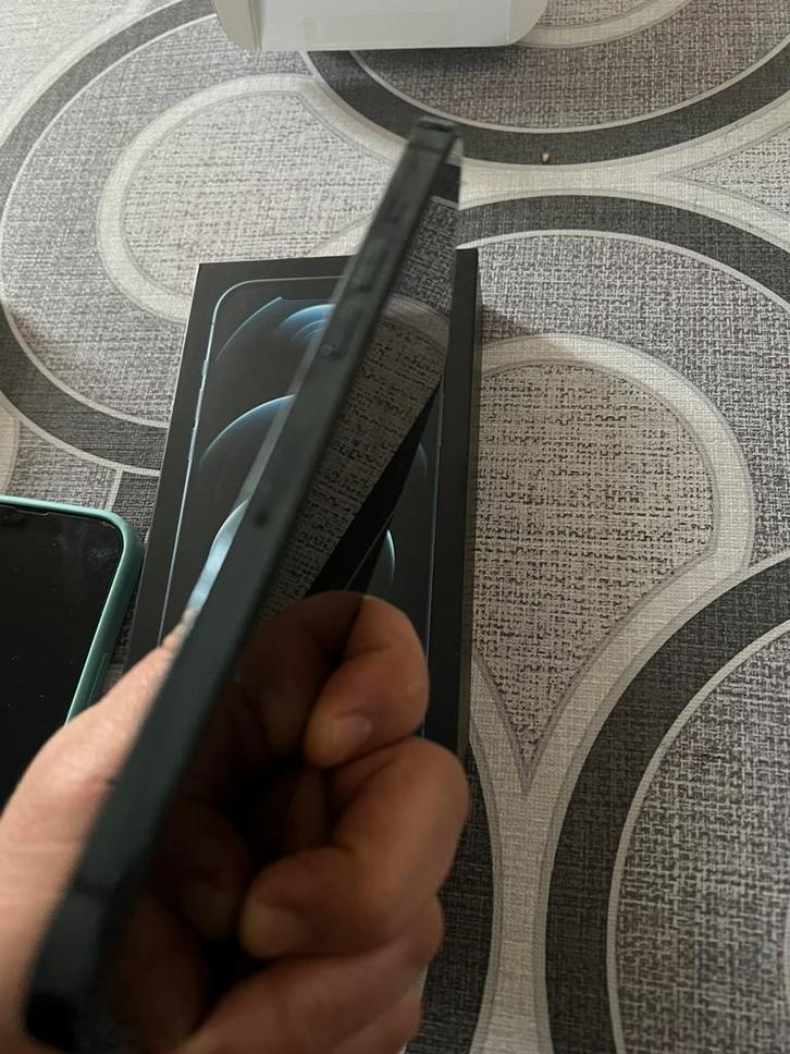 Iphone 12 pro max 81 pourcent, Telecommunicatie, Mobiele telefoons | Toebehoren en Onderdelen, Zo goed als nieuw, Ophalen of Verzenden