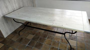 Grote stevige tafel 220 cm beschikbaar voor biedingen