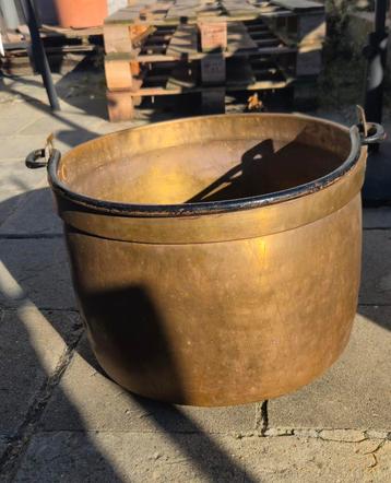 2 chaudrons anciens- laiton et cuivre  beschikbaar voor biedingen