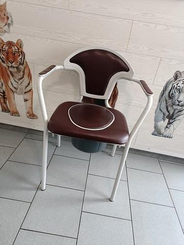 Chaise percée avec Seau hygiénique 53cm d'assise neuve  beschikbaar voor biedingen