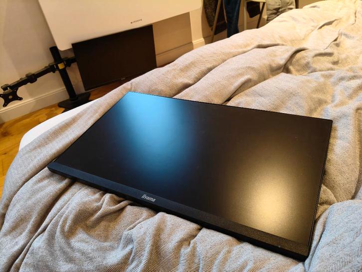 2 computerschermen met voetsteun, Computers en Software, Monitoren, Zo goed als nieuw, 61 t/m 100 Hz, DisplayPort, HDMI, Gaming