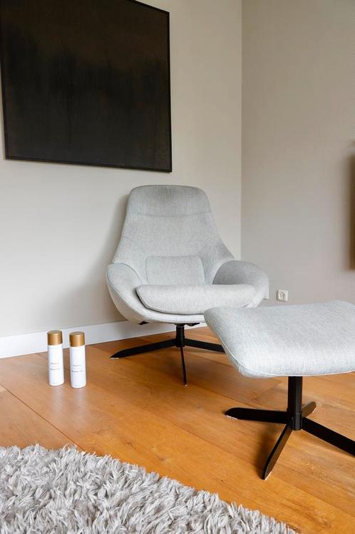Bolia Saga Fauteuil inclusief hocker., Huis en Inrichting, Fauteuils, Gebruikt, Stof, 75 tot 100 cm, 100 tot 125 cm, Ophalen
