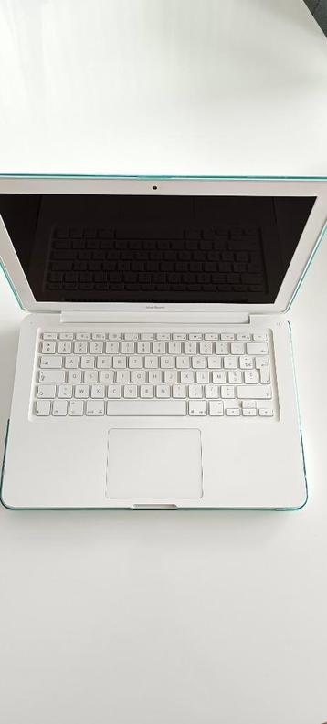apple macbook 13 inch + cover  beschikbaar voor biedingen
