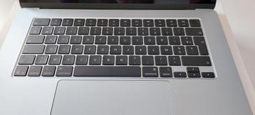 MAC BOOK AIR beschikbaar voor biedingen