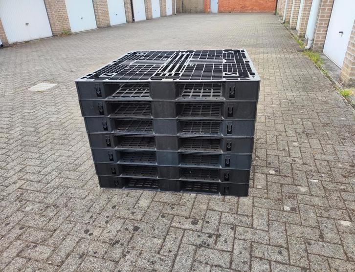 Paletten (kunststof) 115 x 115, Doe-het-zelf en Bouw, Kratten en Dozen, Zo goed als nieuw, Ophalen