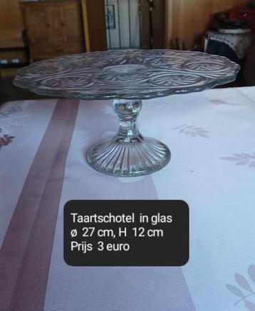 Taart schotel op voet beschikbaar voor biedingen