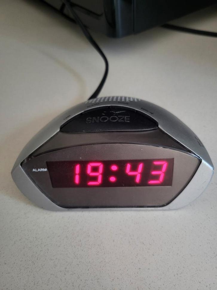 Eenvoudige klokwekker

(In prima staat), Elektronische apparatuur, Wekkers, Zo goed als nieuw, Ophalen of Verzenden
