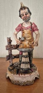 Capodimonte porseleinen beeldje., Antiek en Kunst, Ophalen of Verzenden