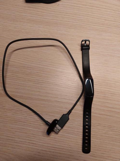 Fitbit Luxe - Activity Tracker dames en heren - Zwart, Handtassen en Accessoires, Sporthorloges, Gebruikt, Zwart, Afstand, Calorieverbanding