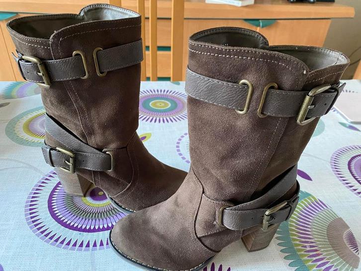 Bijna nieuwe New Look laarzen maat 37, Kleding | Dames, Schoenen, Zo goed als nieuw, Lage of Enkellaarzen, Bruin, Ophalen of Verzenden