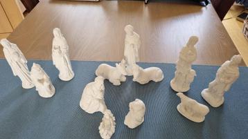 Kerstbeeldjes in wit gips beschikbaar voor biedingen