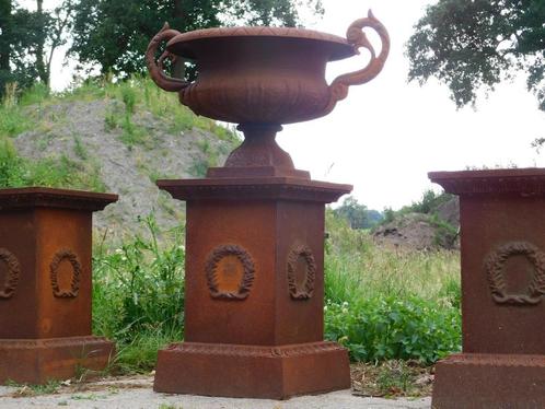 Tuinvaas op Sokkel - 112 cm - Gietijzer - Rust, Tuin en Terras, Tuinvazen, Ophalen of Verzenden