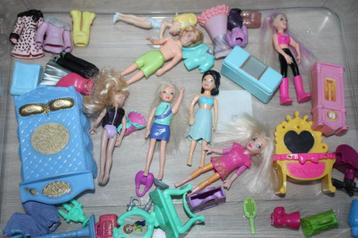 lotje kleine popjes met kledij en toebehoren , Mix varia beschikbaar voor biedingen