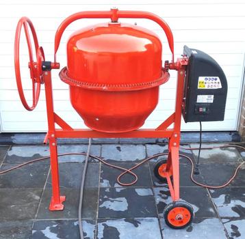 Betonmolen 140 liter ZO GOED ALS NIEUW beschikbaar voor biedingen