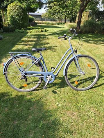 Stadsfiets Elops laag frame. beschikbaar voor biedingen