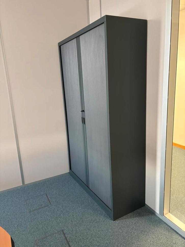 Roldeurkasten zwart/Grijs Top staat ! 25 Stuks !, Huis en Inrichting, Kasten | Roldeurkasten en Archiefkasten, Zo goed als nieuw