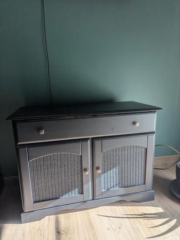 Kast beschikbaar voor biedingen