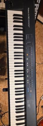 Roland E30 incl flightcase, Ophalen of Verzenden, Zo goed als nieuw, Roland