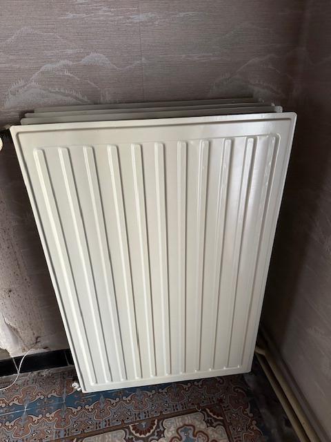 Radiateurs en tôle d'acier Henrad, Bricolage & Construction, Chauffage & Radiateurs, Utilisé, Radiateur, 800 watts ou plus, 30 à 80 cm