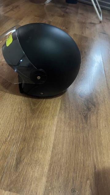 helm in goede staat beschikbaar voor biedingen