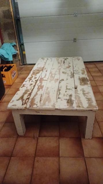 Table de salon style shabby  beschikbaar voor biedingen