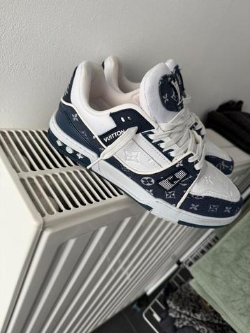 Louis vuitton trainers beschikbaar voor biedingen