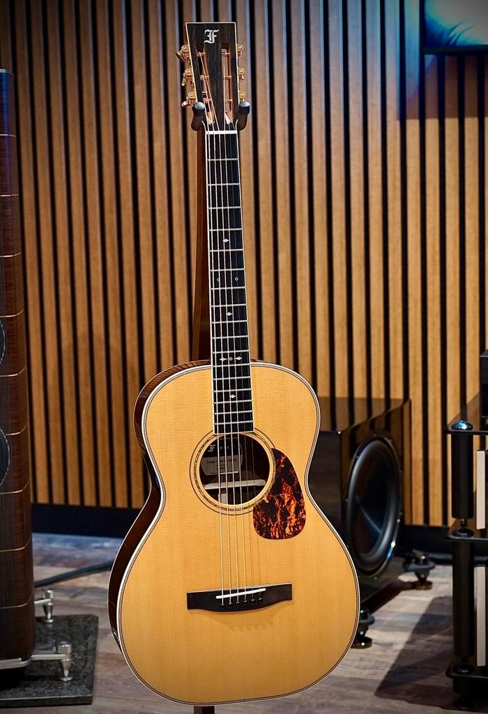 Klassieke stoel 2000M-SR, Muziek en Instrumenten, Snaarinstrumenten | Gitaren | Akoestisch, Zo goed als nieuw, Western- of Steelstringgitaar