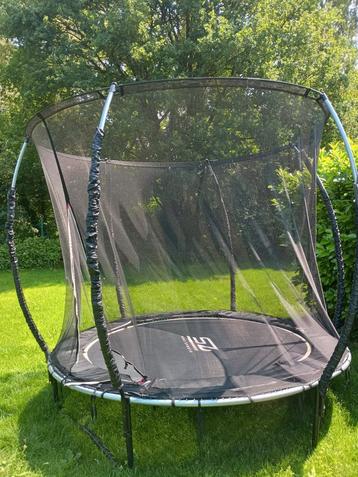 Grote trampoline te koop beschikbaar voor biedingen