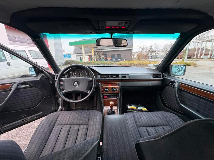 Mercedes w124 230e - 1991 - 215000km, Auto's, Mercedes-Benz, Bedrijf, 200-Serie, Benzine, Handgeschakeld, Ophalen