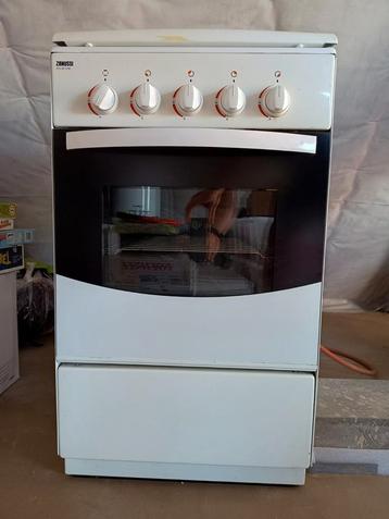 Zanussi kookfornuis op gas met oven beschikbaar voor biedingen
