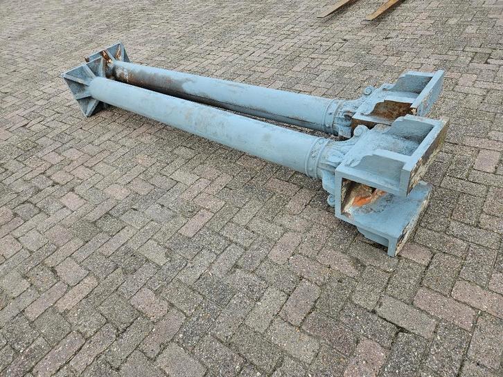 Grote zware antieke pilaren / palen Totaal Lang ca 2.28 m, Huis en Inrichting, Woonaccessoires | Zuilen en Pilaren, Zo goed als nieuw