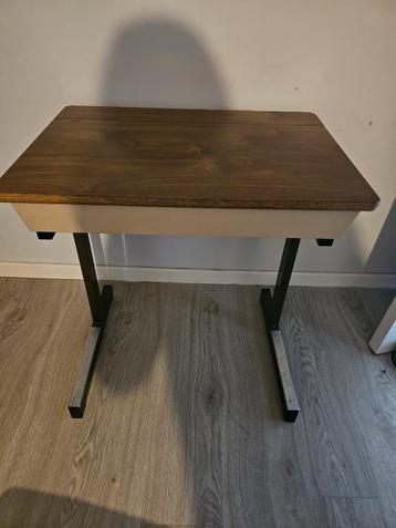 Bureau kinderen stevig  beschikbaar voor biedingen