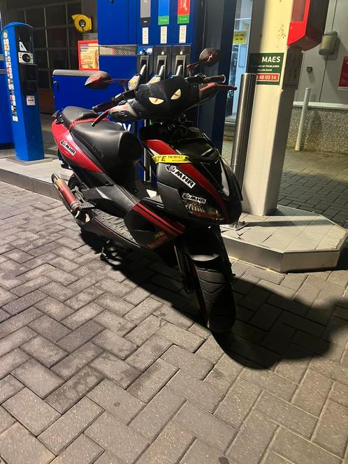 Aprilia sr50 racing 2018 2-takt b klasse, Fietsen en Brommers, Scooters | Aprilia, Zo goed als nieuw, SR 50, Klasse B (45 km/u)