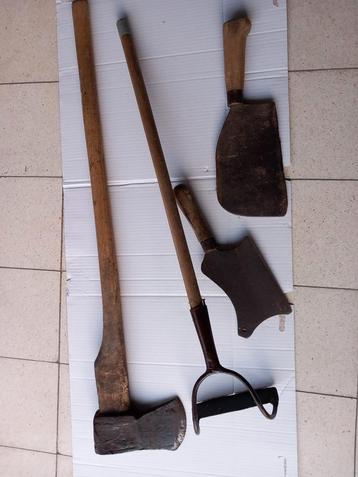 Set de 3 haches et 1 houe, Enlèvement, Utilisé, Houe