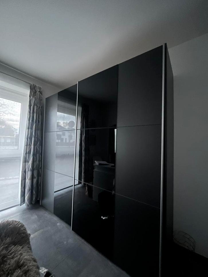 zwarte kast met 2 schuifdeuren, Jore (nieuw:€1000), Huis en Inrichting, Kasten | Kleerkasten, Gebruikt, Ophalen