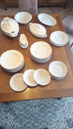 Servies in porselein 39 stuks, Antiek en Kunst, Ophalen