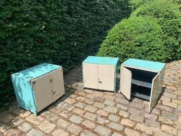 industriële metalen kastjes (set van 3) beschikbaar voor biedingen
