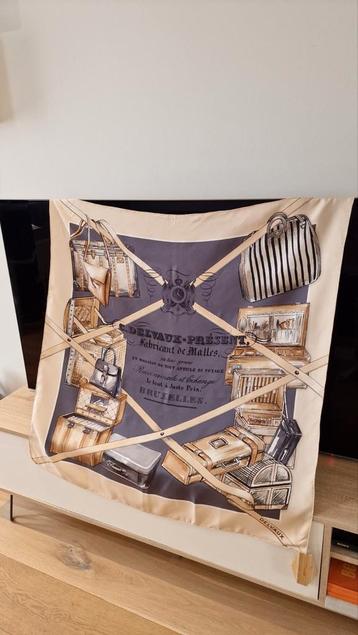 Delvaux Carré Héritage Nude - Luxe zijden sjaal beschikbaar voor biedingen