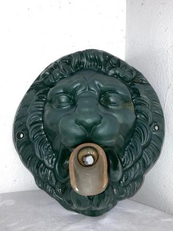 Lion Head gietijzeren tuinmuurfontein 28 x 26cm beschikbaar voor biedingen