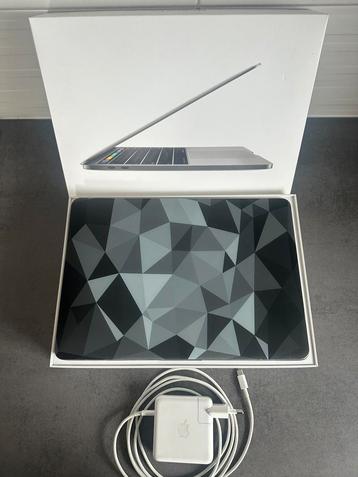  MacBook Pro 13” —512—Zo goed als nieuw —Slechts 49 cycli  beschikbaar voor biedingen