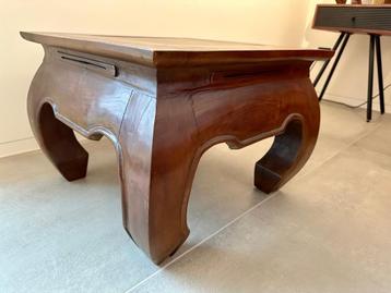 Opium tafel beschikbaar voor biedingen
